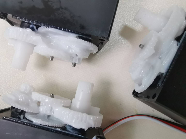 金屬齒輪潤滑脂與塑料齒輪潤滑脂之間有著什么區別？